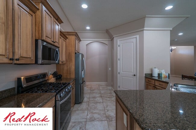 Building Photo - Minimally Furnished home in Little Valley!