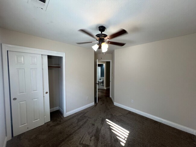 Building Photo - 4-bedroom single story home in Turlock!