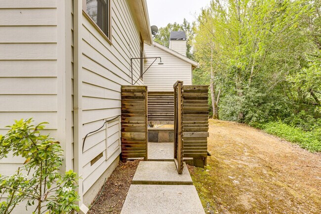 Building Photo - 6256 Dry Creek Rd