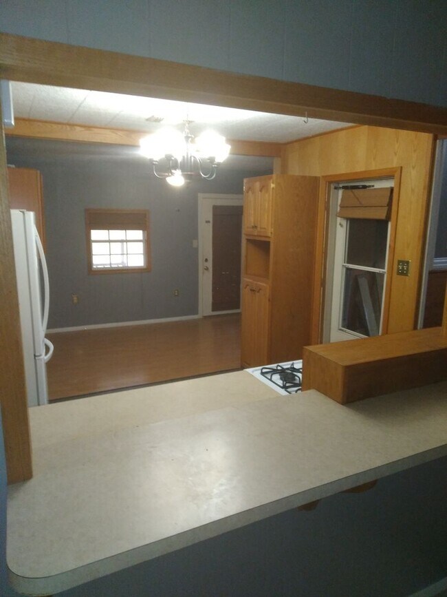 Building Photo - 2/2 Bath House PAISD School!