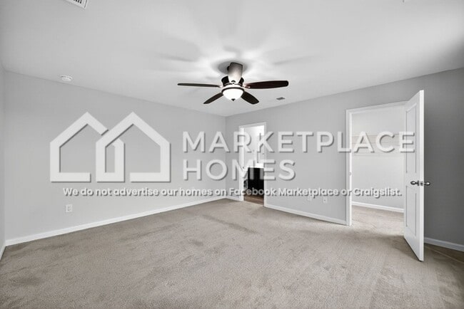 Building Photo - 807 Sun Vly Wy