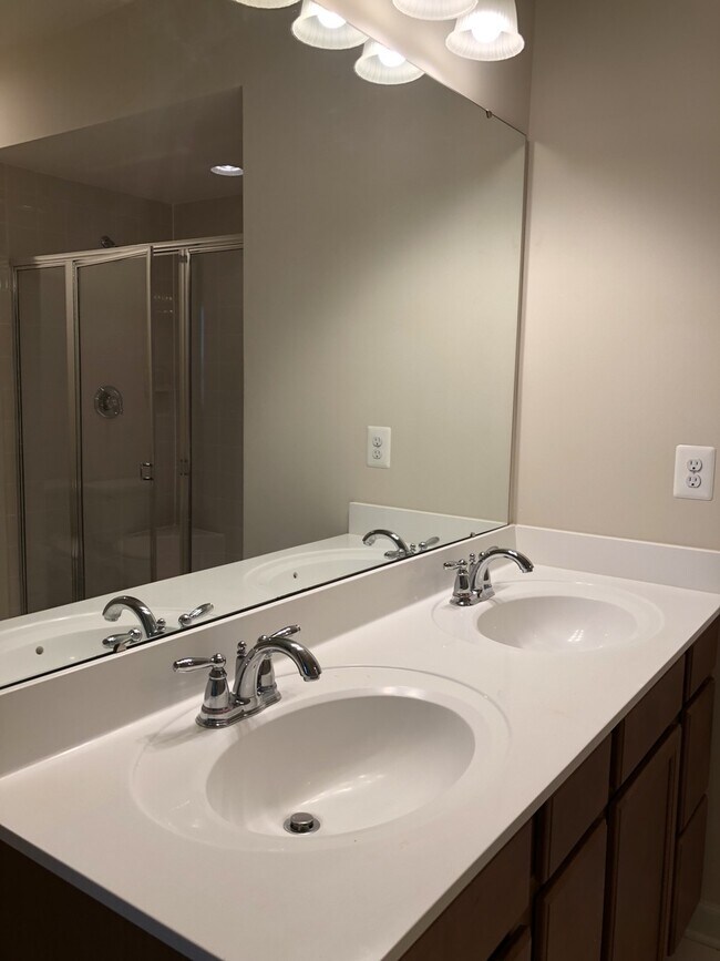 Building Photo - 2 Level Townhouse/condo with one car garage in the Watkins Mill Town Center