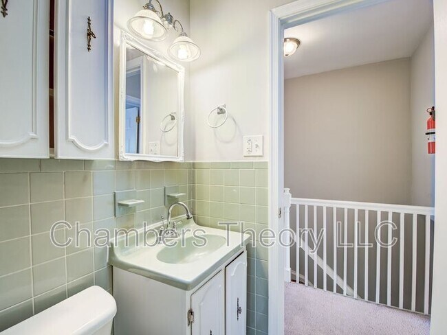 Building Photo - 1417 Downing St NE