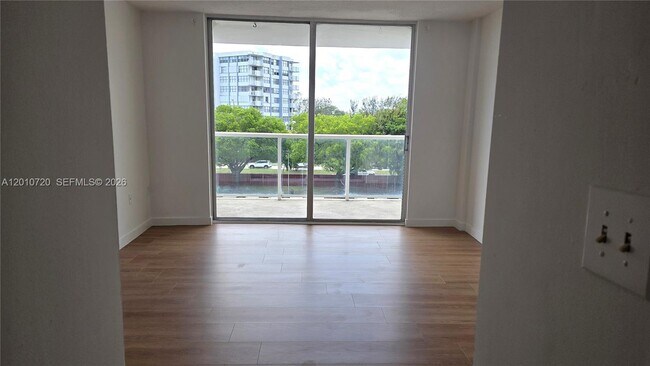 Building Photo - 1351 NE Miami Gardens Dr