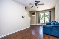 Building Photo - 906 E Glenn Crossett St