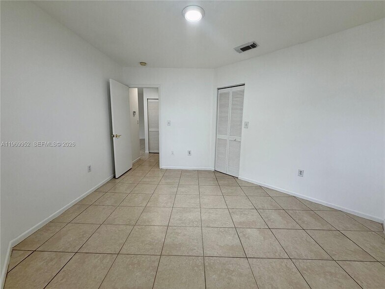 Building Photo - 9658 SW 138th Ave