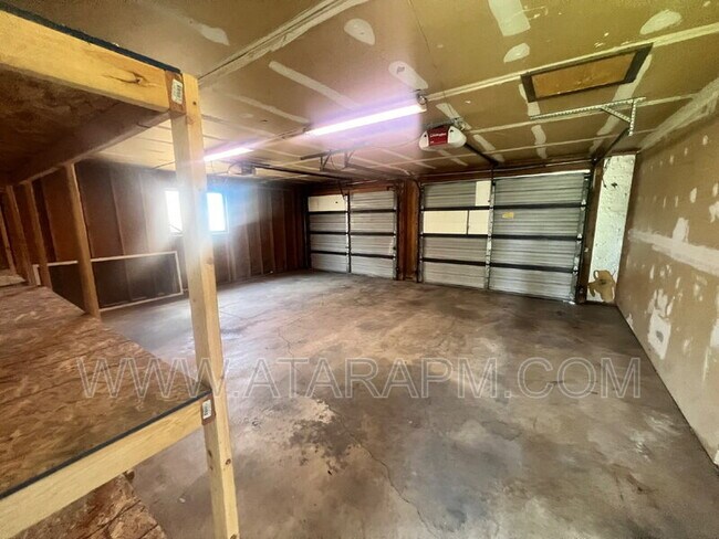 Building Photo - 703 Creek View Rd