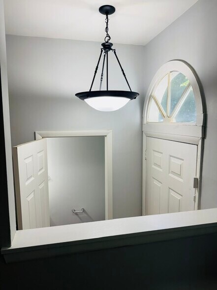 Building Photo - 5 Cherry Manor Ct