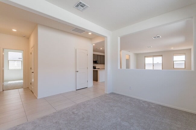 Building Photo - Modern 3-Bed + Den Home in Ventana De Estrellas