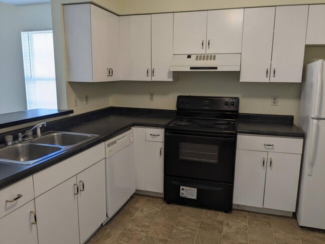 Building Photo - 2411 Carnation Dr