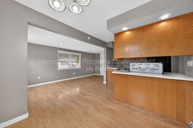 Building Photo - 10201 Surf Dr