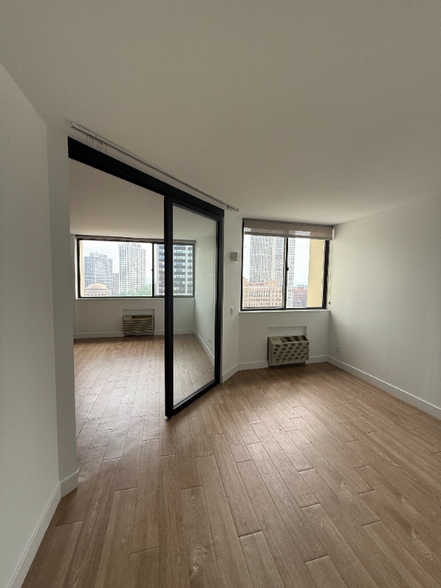 Building Photo - 2625 N Clark St