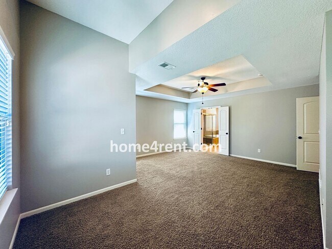 Building Photo - Gorgeous Olathe, 5 BR Home w/ Wood floors,...