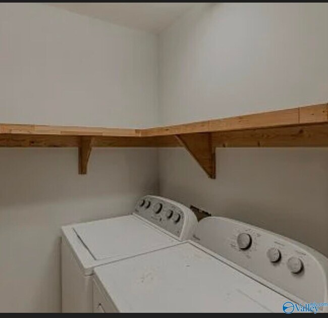 Building Photo - 4217 Hwy 72 E