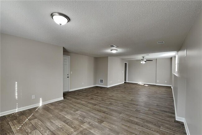 Building Photo - 308 Golden Ct