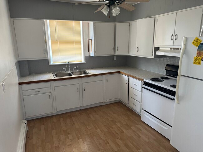 Building Photo - 608 W Michigan Ave