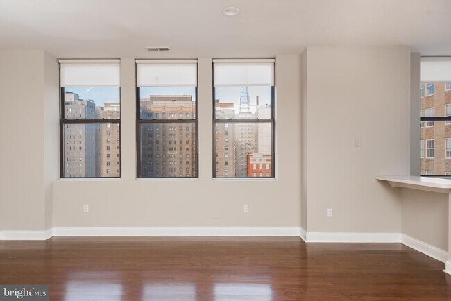 Building Photo - 220 S 16th St