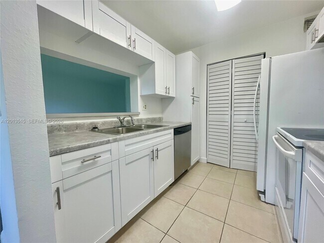 Building Photo - 4044 NW 87th Ave