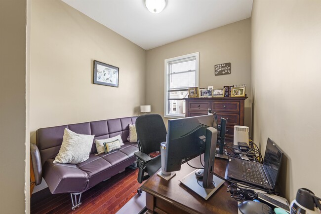 Building Photo - 61 46th St