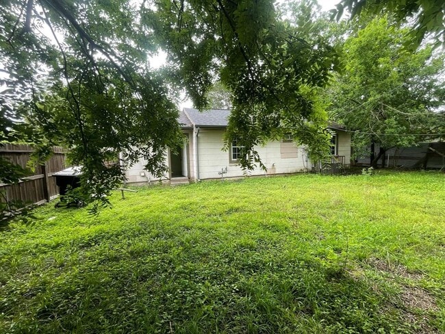 Building Photo - 6110 Sherwood Dr