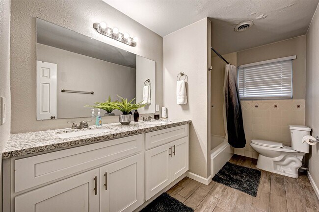 Building Photo - 6119 Reamer St