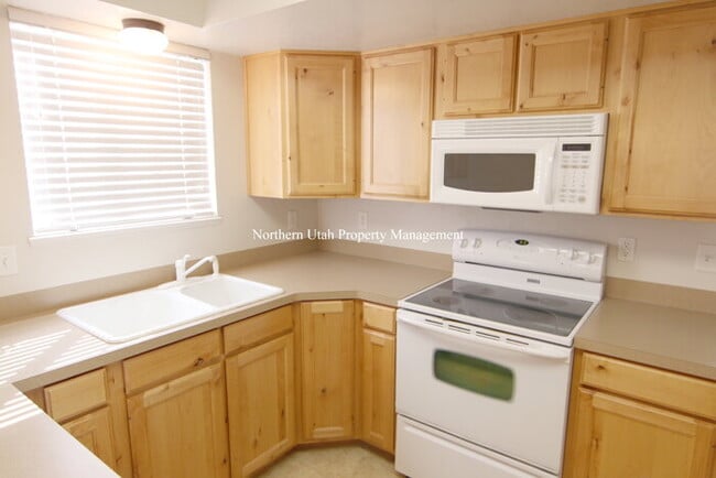 Building Photo - 2 Bed, 1.5 Bath, HVAC
