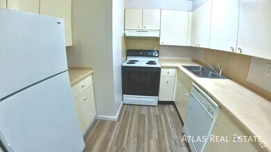 Building Photo - ~Creekside Apartment~ New Lower Price and ...