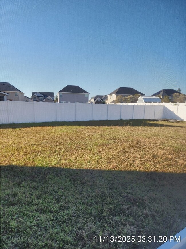 Building Photo - 641 Red Oak Ln