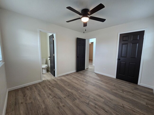 Building Photo - Beautifully remodeled 3 bed 1.5 bath home ...