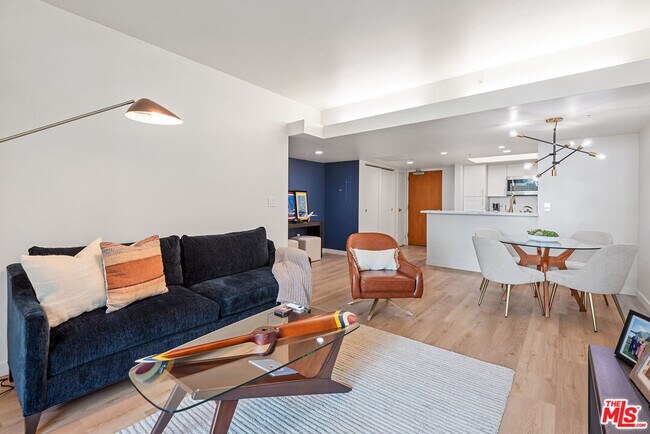 Building Photo - 13700 Marina Pointe Dr