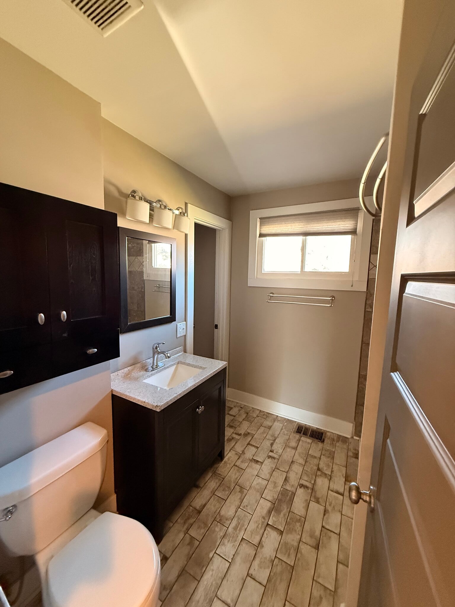 Building Photo - 237 Eisenhower Dr