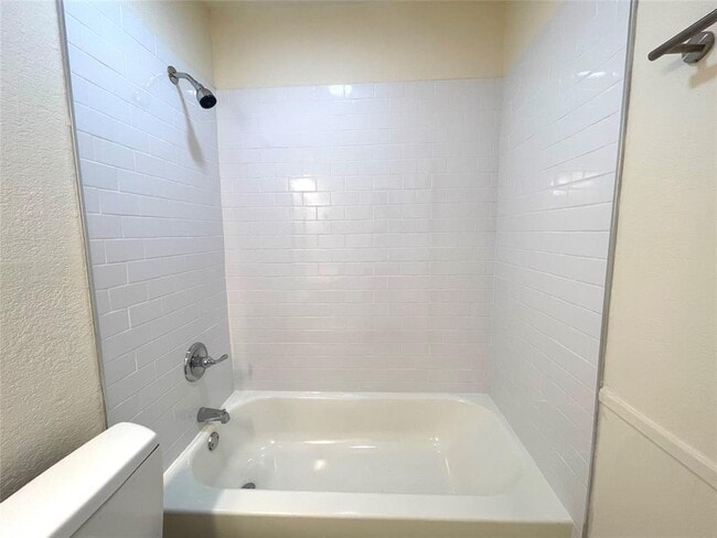 Building Photo - 6510 Hickman Ave