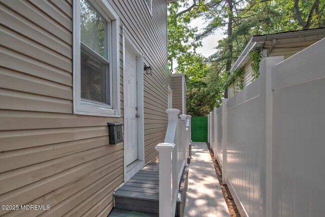 Building Photo - 1204 Emory St