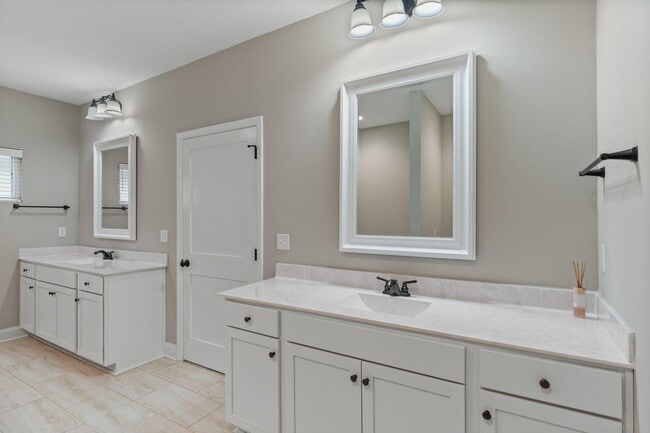 Building Photo - 33 8th Ave