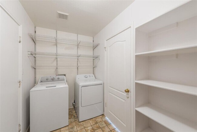 Building Photo - 11413 Kingsgate Dr