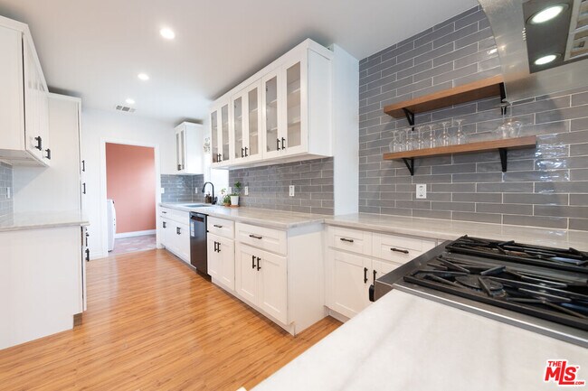 Building Photo - 3990 Degnan Blvd