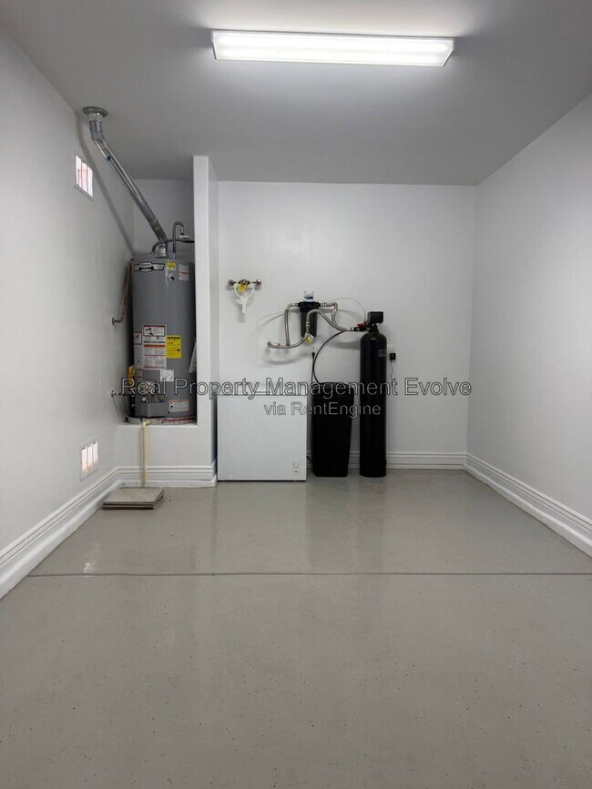Building Photo - 5352 W Farmhand Dr
