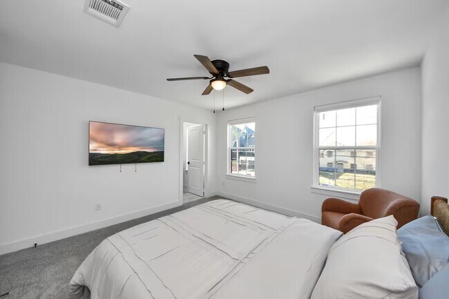 Building Photo - 6747 Peerless St