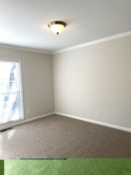 Building Photo - 336 Oak Leaf Cir