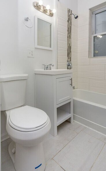 Building Photo - 1141 E 79th Pl