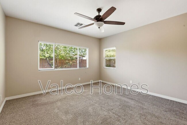 Building Photo - 2717 E Ficus Way