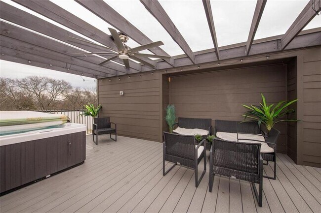 Building Photo - 37 Reynolds Square Ln