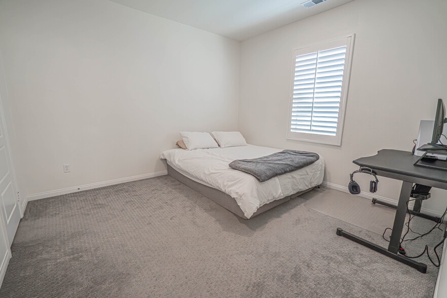 Building Photo - 17047 Zion Dr