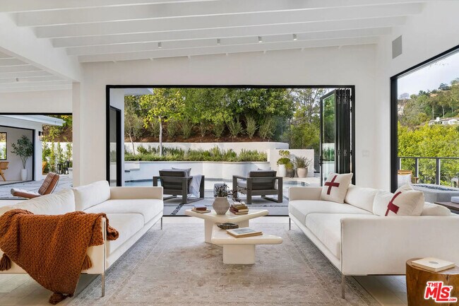 Building Photo - 2600 Zorada Dr