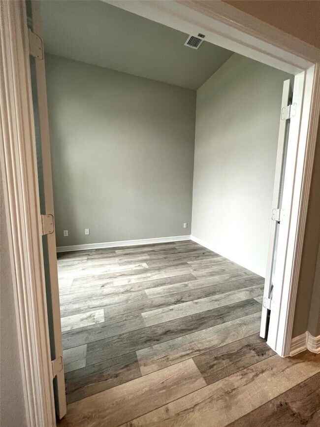 Building Photo - 24239 Maple Summit Ln