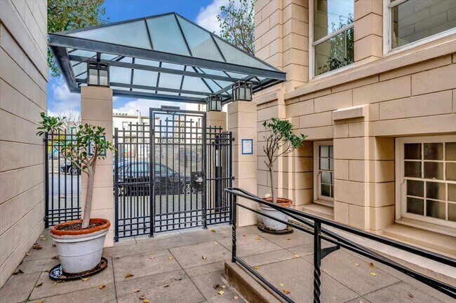 Building Photo - Prime Location Condo in Noe Valley - Please Contact for Showing Availability!