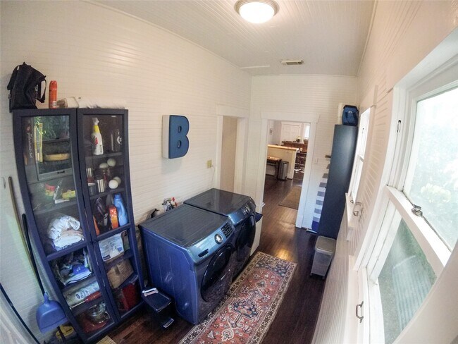 Building Photo - 210 Tabor St