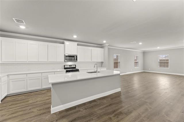 Building Photo - 304 Community Dr