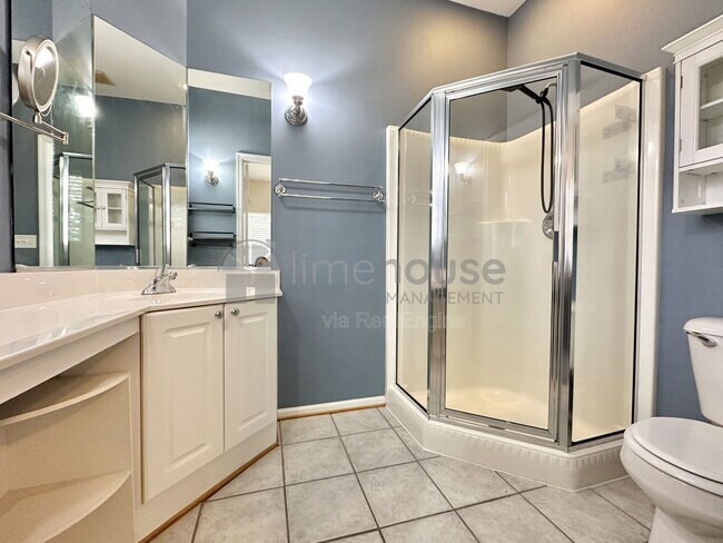 Building Photo - 5872 Ludington Dr