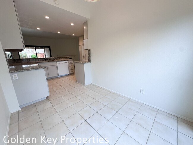 Building Photo - Move-in ready townhome in desirable Summerhill community in Encinitas!